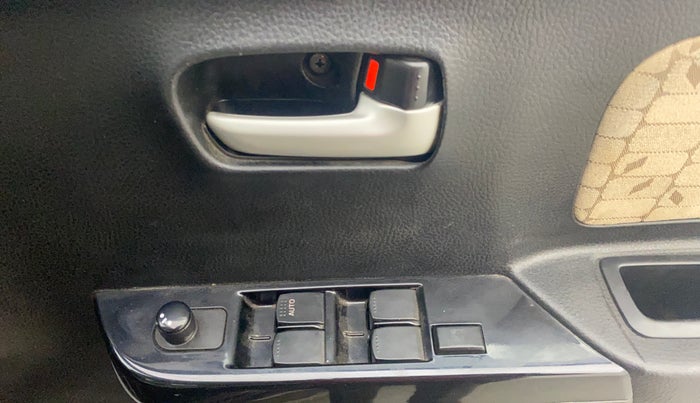 2017 Maruti Wagon R 1.0 VXI, Petrol, Manual, 87,548 km, Driver Side Door Panels Control