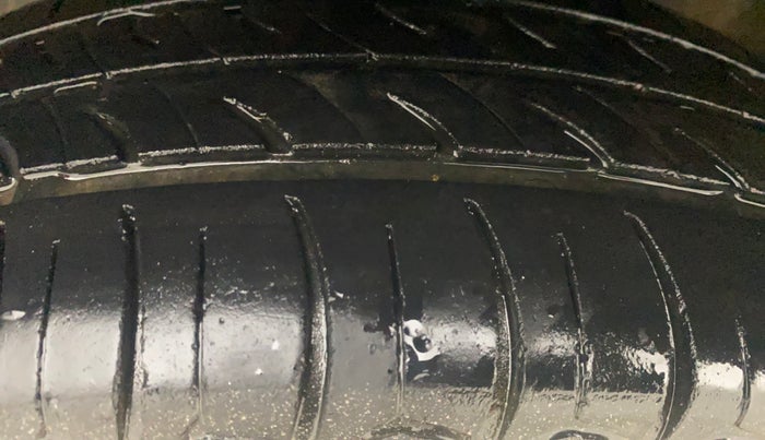 2017 Maruti Wagon R 1.0 VXI, Petrol, Manual, 87,548 km, Left Front Tyre Tread