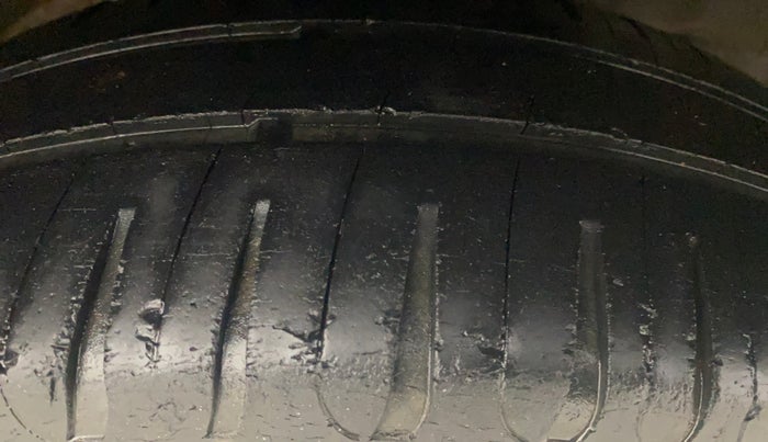 2017 Maruti Wagon R 1.0 VXI, Petrol, Manual, 87,548 km, Right Front Tyre Tread