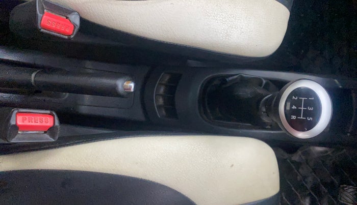 2017 Maruti Wagon R 1.0 VXI, Petrol, Manual, 87,548 km, Gear Lever