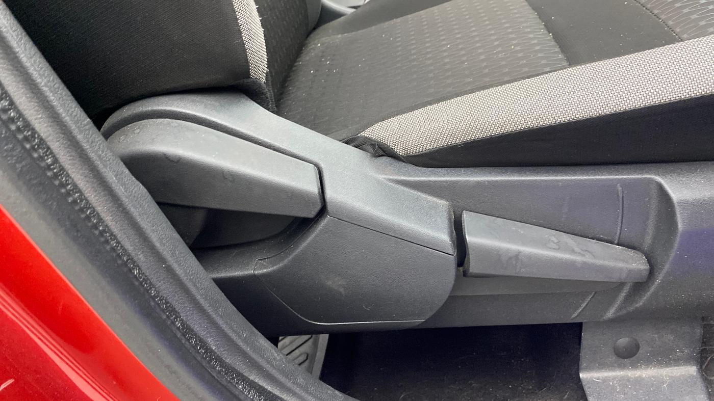 2023 Nissan MAGNITE XV MT, Petrol, Manual, 17,218 km, Driver Side Adjustment Panel