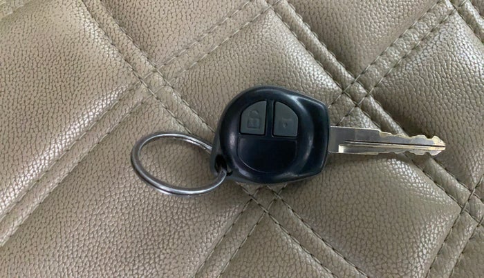 2017 Maruti Swift Dzire VDI, Diesel, Manual, 1,00,280 km, Key Close Up