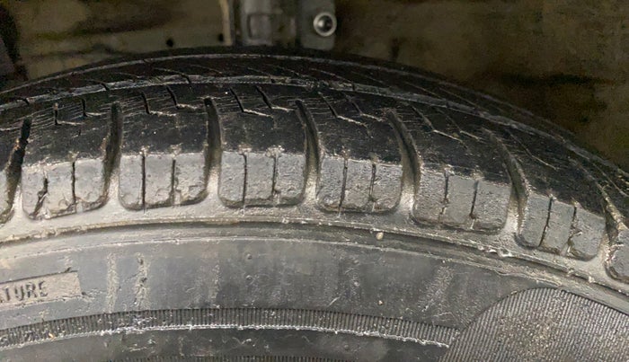 2017 Maruti Swift Dzire VDI, Diesel, Manual, 1,00,280 km, Left Front Tyre Tread