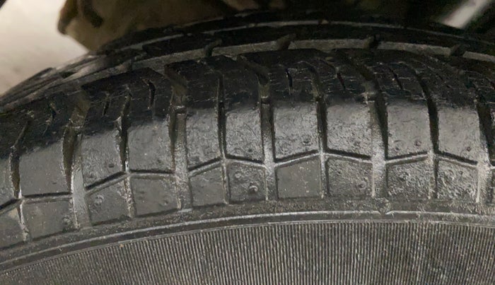 2017 Maruti Swift Dzire VDI, Diesel, Manual, 1,00,280 km, Right Rear Tyre Tread