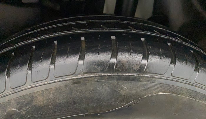 2021 Maruti Swift VXI, Petrol, Manual, 40,394 km, Left Rear Tyre Tread