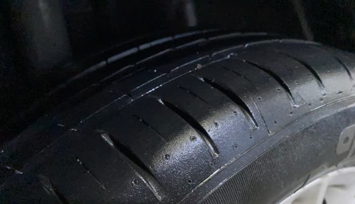 2019 Ford Figo Aspire TITANIUM 1.2 PETROL, Petrol, Manual, 1,17,499 km, Right Rear Tyre Tread