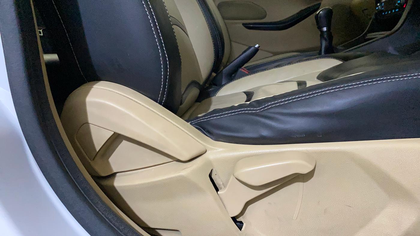 2019 Ford Figo Aspire TITANIUM 1.2 PETROL, Petrol, Manual, 1,17,499 km, Driver Side Adjustment Panel