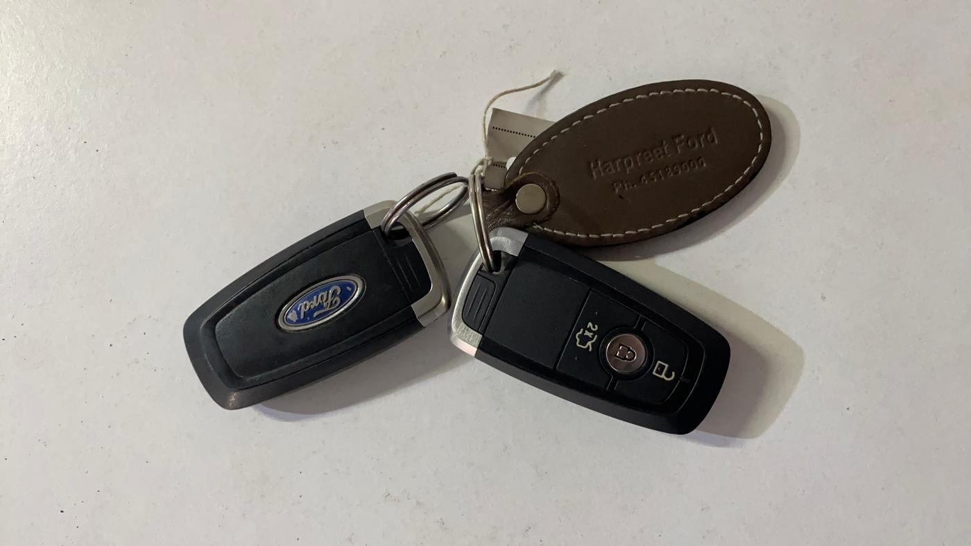 2019 Ford Figo Aspire TITANIUM 1.2 PETROL, Petrol, Manual, 1,17,499 km, Key Close Up