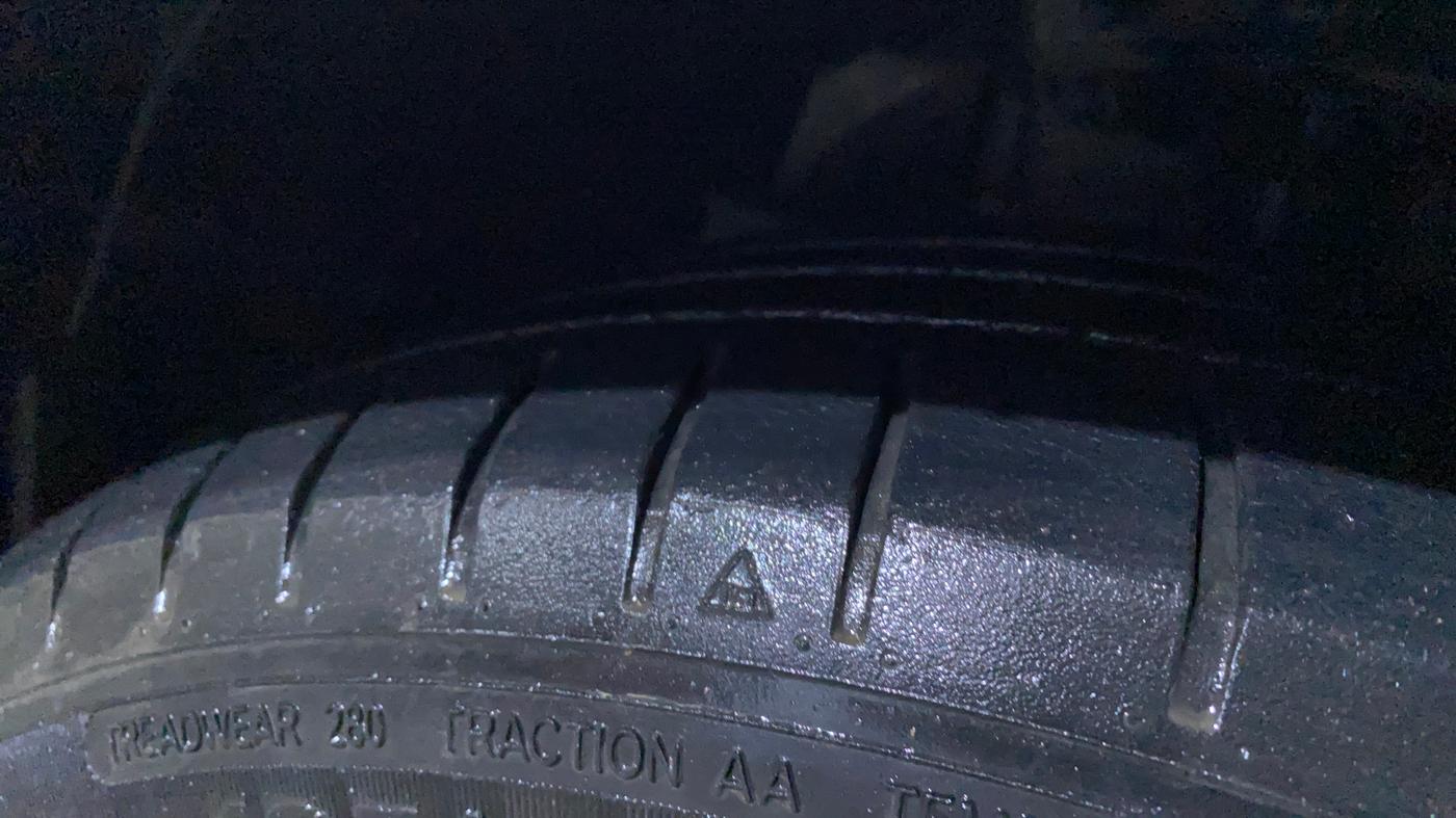 2019 Ford Figo Aspire TITANIUM 1.2 PETROL, Petrol, Manual, 1,17,499 km, Right Front Tyre Tread