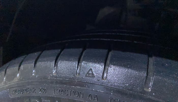 2019 Ford Figo Aspire TITANIUM 1.2 PETROL, Petrol, Manual, 1,17,499 km, Right Front Tyre Tread