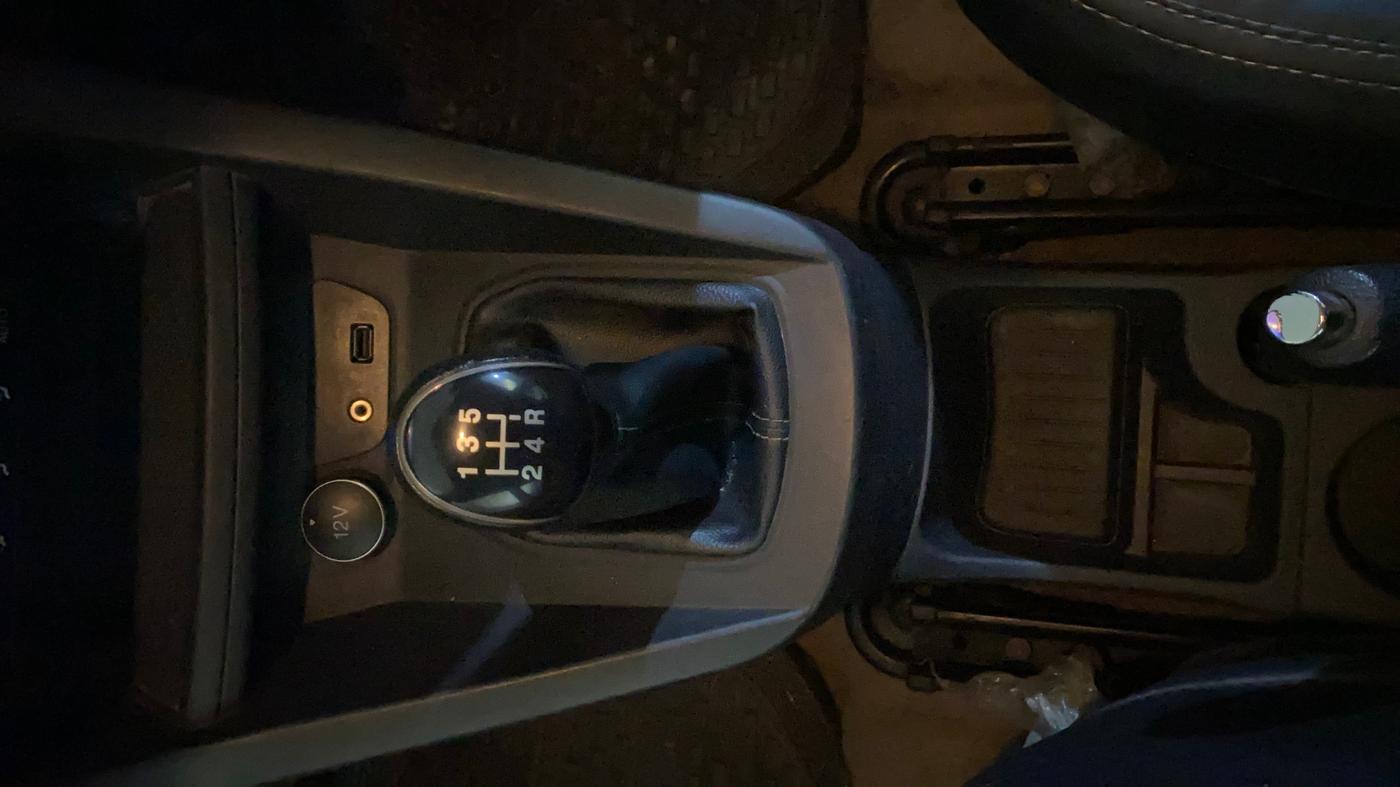 2019 Ford Figo Aspire TITANIUM 1.2 PETROL, Petrol, Manual, 1,17,499 km, Gear Lever