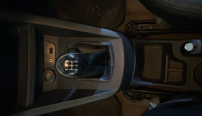 2019 Ford Figo Aspire TITANIUM 1.2 PETROL, Petrol, Manual, 1,17,499 km, Gear Lever