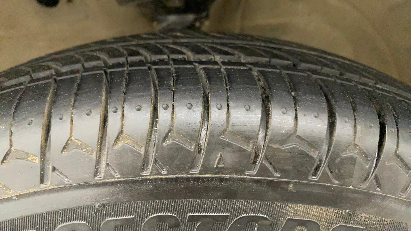 2014 Maruti Wagon R 1.0 LXI, Petrol, Manual, 63,608 km, Left Front Tyre Tread