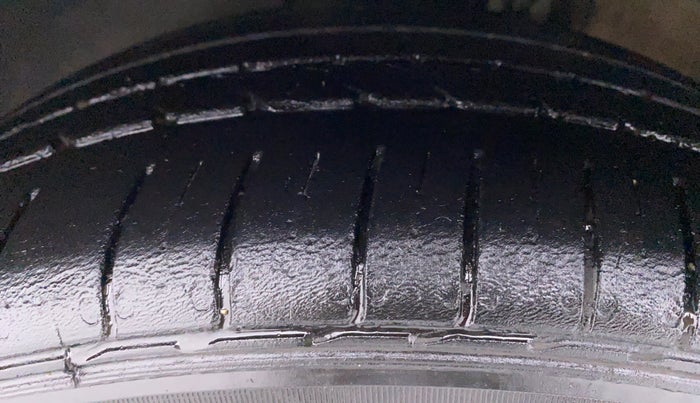 2021 Volkswagen Polo HIGHLINE PLUS 1.0 TSI AT, Petrol, Automatic, 22,332 km, Left Front Tyre Tread