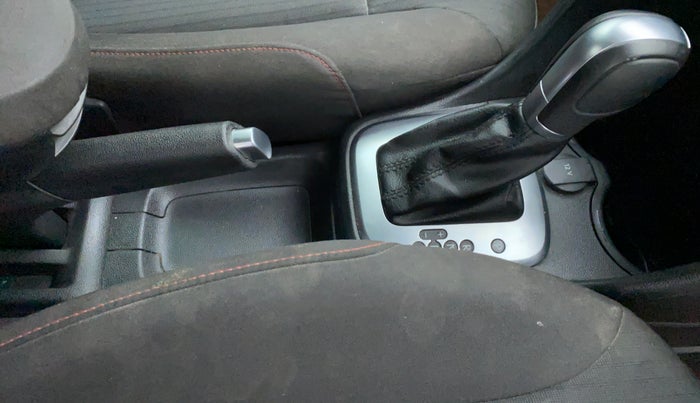 2021 Volkswagen Polo HIGHLINE PLUS 1.0 TSI AT, Petrol, Automatic, 22,332 km, Gear Lever