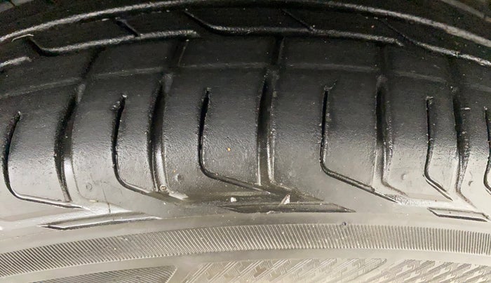 2023 Tata NEXON FEARLESS PURPLE + SUNROOF DUAL TONE 1.2 PETROL, Petrol, Manual, 27,101 km, Right Front Tyre Tread