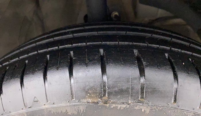 2022 Maruti Dzire ZXI AMT, Petrol, Automatic, 42,000 km, Right Front Tyre Tread