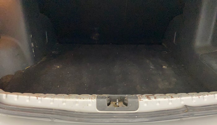 2013 Renault Duster 85 PS RXL DIESEL, Diesel, Manual, 1,49,882 km, Boot Inside