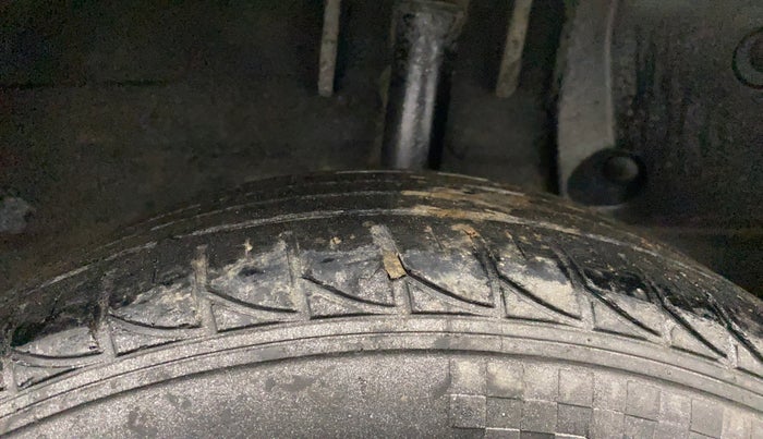 2013 Renault Duster 85 PS RXL DIESEL, Diesel, Manual, 1,49,882 km, Left Rear Tyre Tread