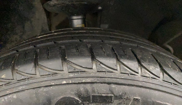 2013 Renault Duster 85 PS RXL DIESEL, Diesel, Manual, 1,49,882 km, Right Front Tyre Tread