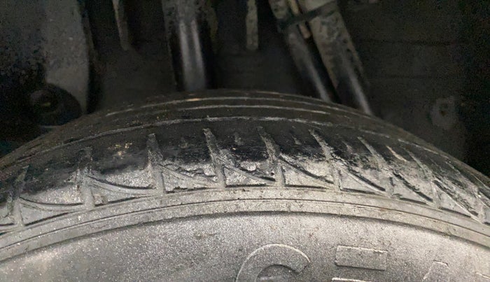 2013 Renault Duster 85 PS RXL DIESEL, Diesel, Manual, 1,49,882 km, Right Rear Tyre Tread