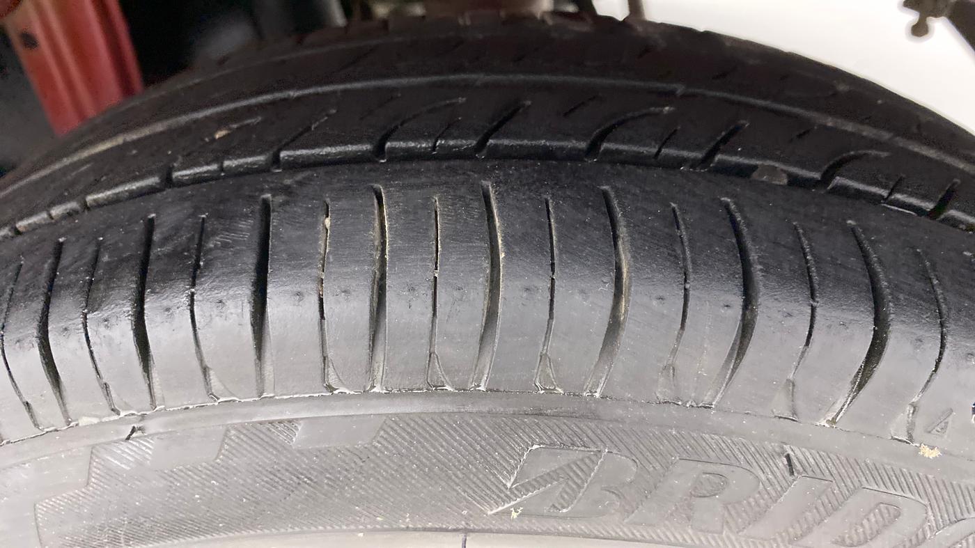 2015 Maruti Alto 800 LXI, Petrol, Manual, 48,287 km, Left Rear Tyre Tread