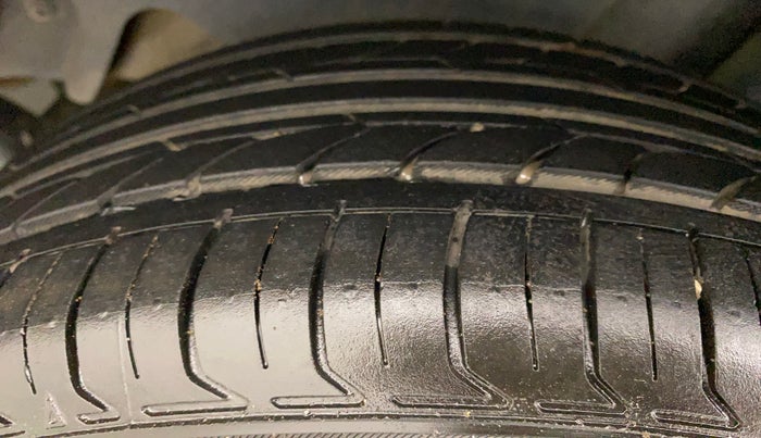 2016 Skoda Rapid 1.5 TDI CR STYLE PLUS AT, Diesel, Automatic, 63,246 km, Left Rear Tyre Tread