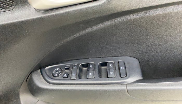 2019 Hyundai VENUE SX PLUS 1.0 TURBO DCT, Petrol, Automatic, 90,375 km, Driver Side Door Panels Control