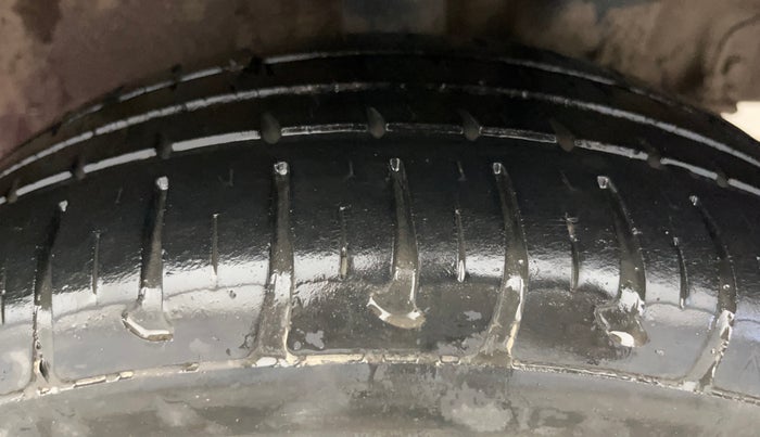 2015 Hyundai Grand i10 MAGNA 1.2 KAPPA VTVT, Petrol, Manual, 28,409 km, Left Rear Tyre Tread