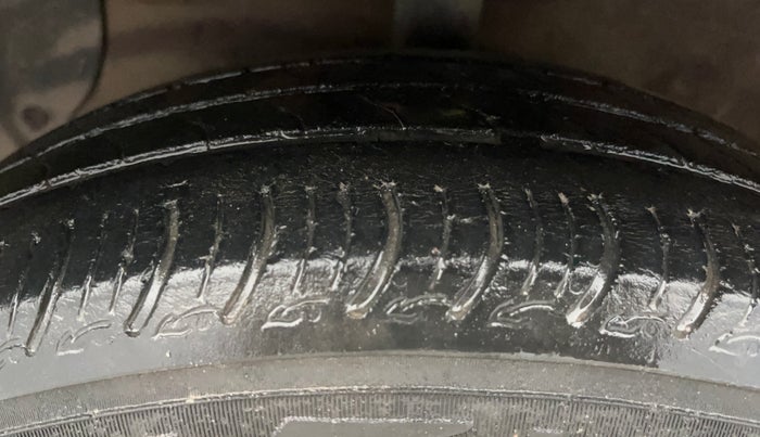 2015 Hyundai Grand i10 MAGNA 1.2 KAPPA VTVT, Petrol, Manual, 28,409 km, Left Front Tyre Tread