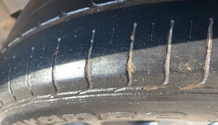 2020 Hyundai Elite i20 SPORTZ PLUS 1.2, Petrol, Manual, 38,720 km, Left Rear Tyre Tread