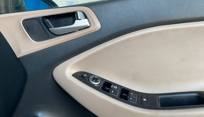 2020 Hyundai Elite i20 SPORTZ PLUS 1.2, Petrol, Manual, 38,720 km, Driver Side Door Panels Control