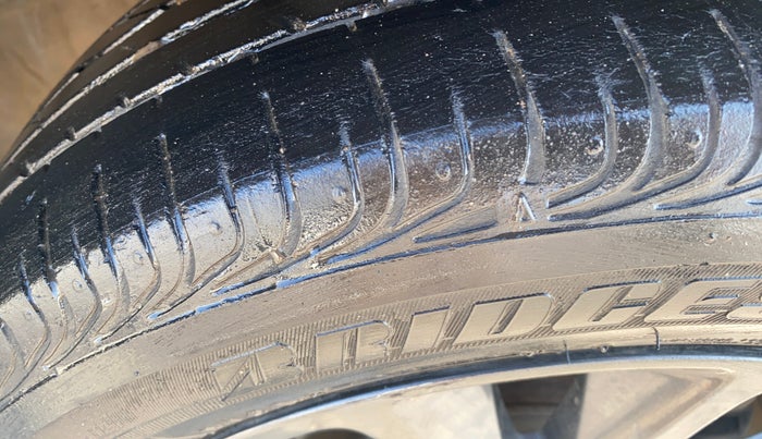 2020 Hyundai Elite i20 SPORTZ PLUS 1.2, Petrol, Manual, 38,720 km, Right Front Tyre Tread