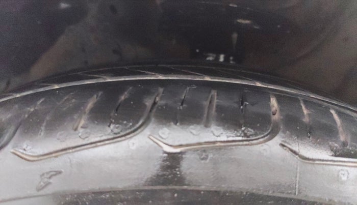 2013 Hyundai Verna FLUIDIC 1.6 CRDI SX OPT, Diesel, Manual, 86,285 km, Left Front Tyre Tread