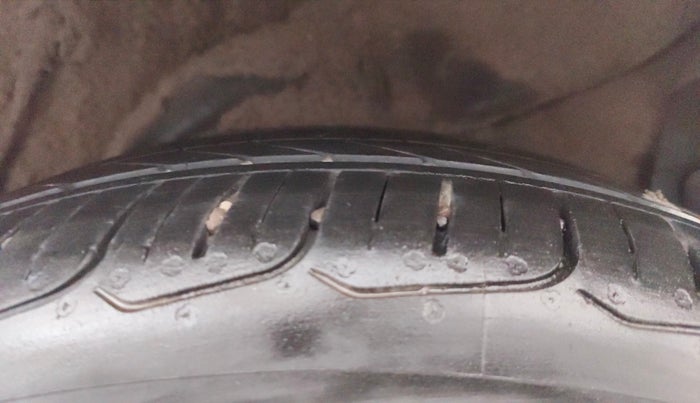 2013 Hyundai Verna FLUIDIC 1.6 CRDI SX OPT, Diesel, Manual, 86,285 km, Left Rear Tyre Tread