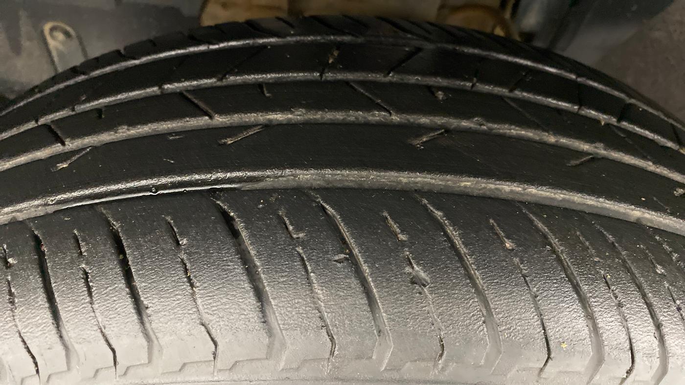 2021 Renault Kiger RXZ AMT 1.0 DUAL TONE, Petrol, Automatic, 10,919 km, Left Front Tyre Tread
