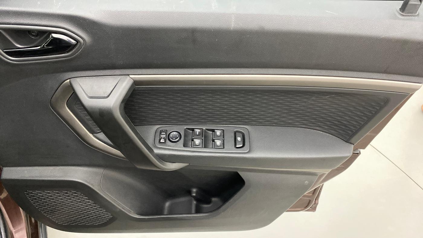 2021 Renault Kiger RXZ AMT 1.0 DUAL TONE, Petrol, Automatic, 10,919 km, Driver Side Door Panels Control