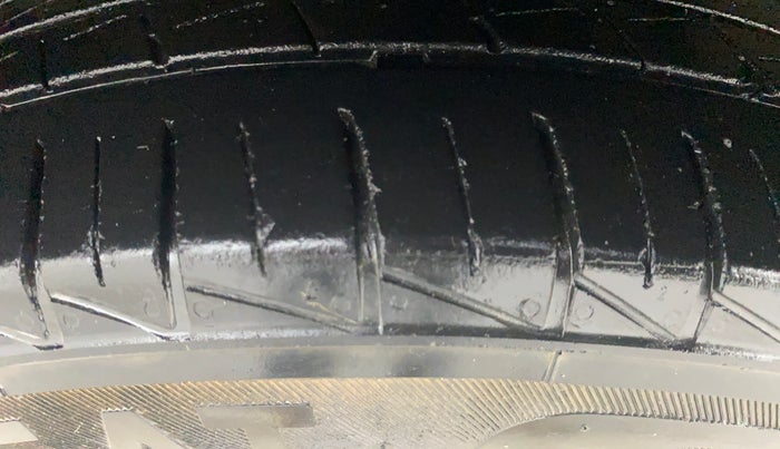 2020 Maruti Alto VXI, Petrol, Manual, 32,675 km, Left Front Tyre Tread