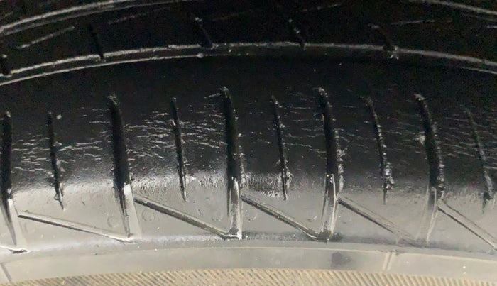 2020 Maruti Alto VXI, Petrol, Manual, 32,675 km, Right Front Tyre Tread