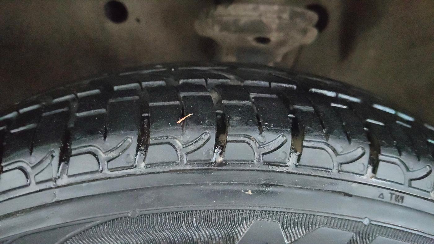 2016 Maruti Wagon R 1.0 VXI AMT, Petrol, Automatic, 96,800 km, Right Rear Tyre Tread