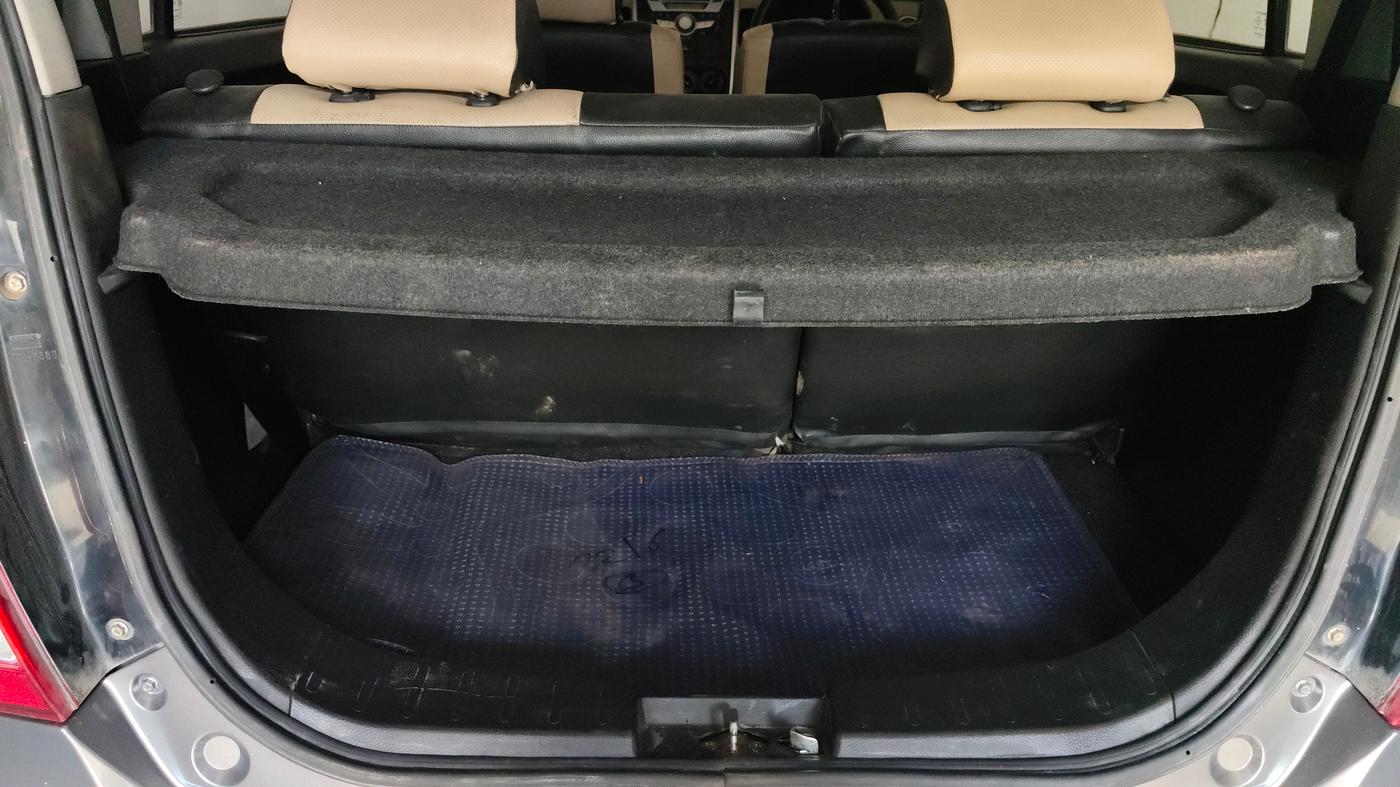 2016 Maruti Wagon R 1.0 VXI AMT, Petrol, Automatic, 96,800 km, Boot Inside