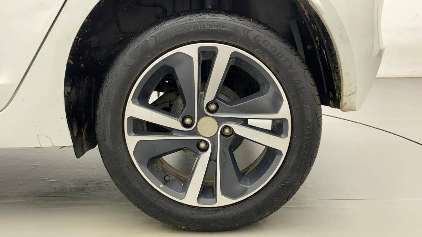 2022 Tata ALTROZ XZA PLUS, Petrol, Automatic, 9,036 km, Left Rear Wheel