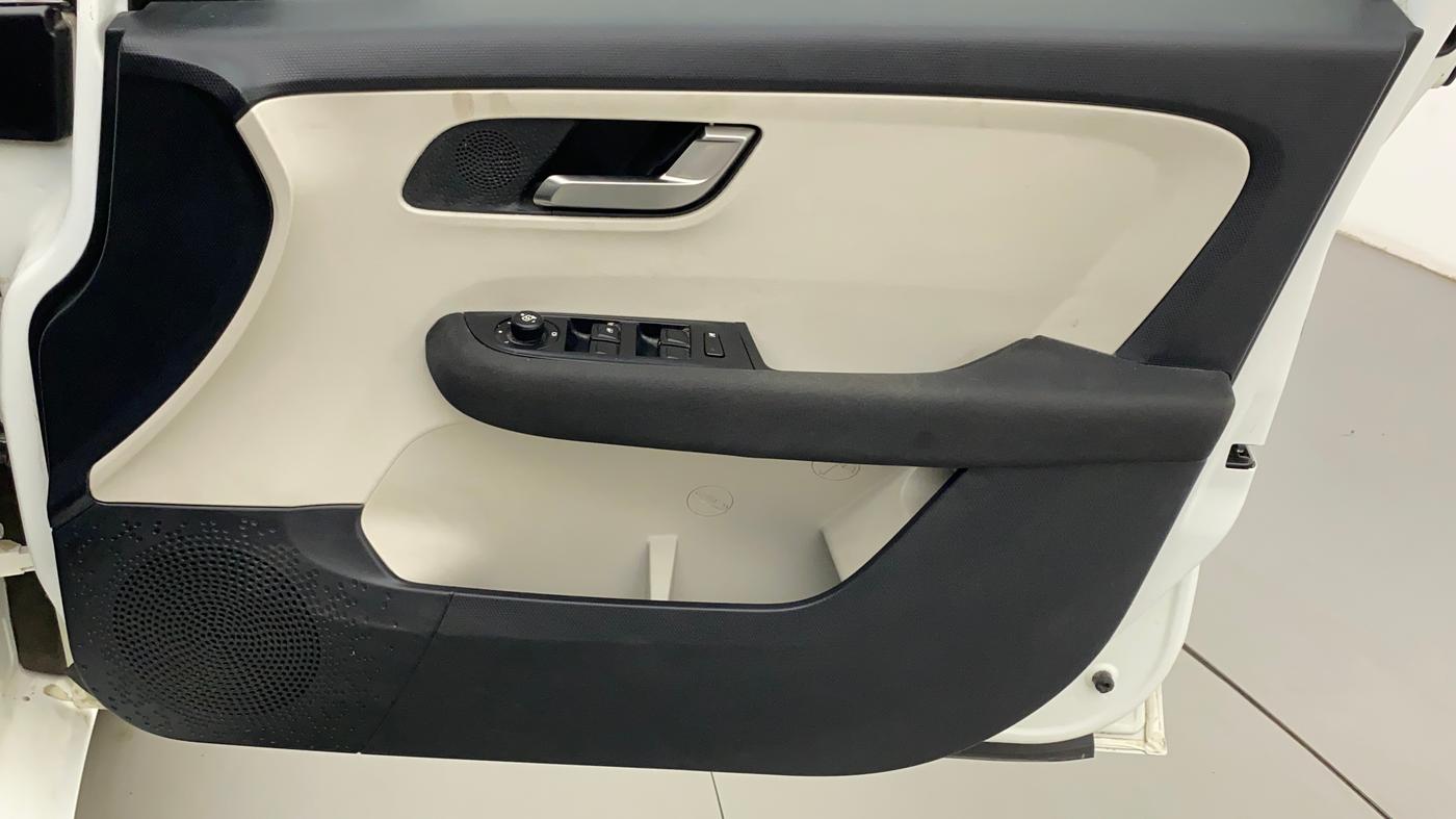 2022 Tata ALTROZ XZA PLUS, Petrol, Automatic, 9,036 km, Driver Side Door Panels Control