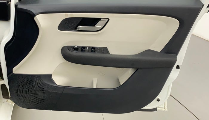 2022 Tata ALTROZ XZA PLUS, Petrol, Automatic, 9,036 km, Driver Side Door Panels Control