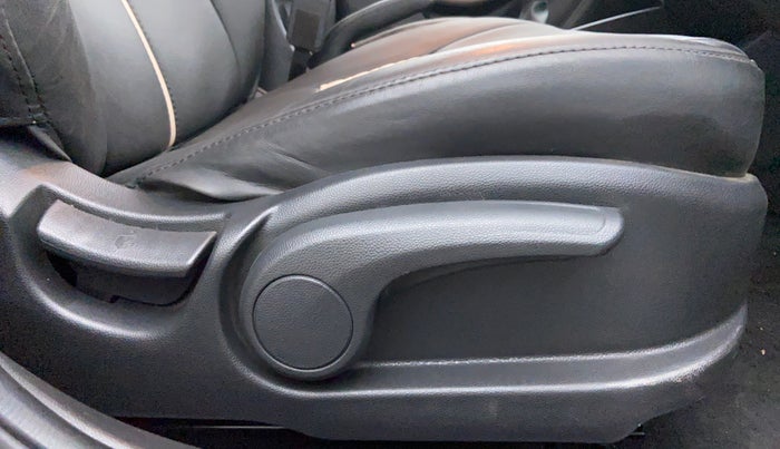 2019 Hyundai Elite i20 1.2 SPORTS PLUS VTVT, Petrol, Manual, 13,597 km, Driver Side Adjustment Panel