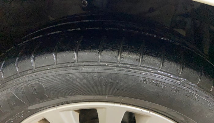 2017 Maruti Ciaz SIGMA 1.4 MT PETROL, Petrol, Manual, 37,393 km, Right Front Tyre Tread