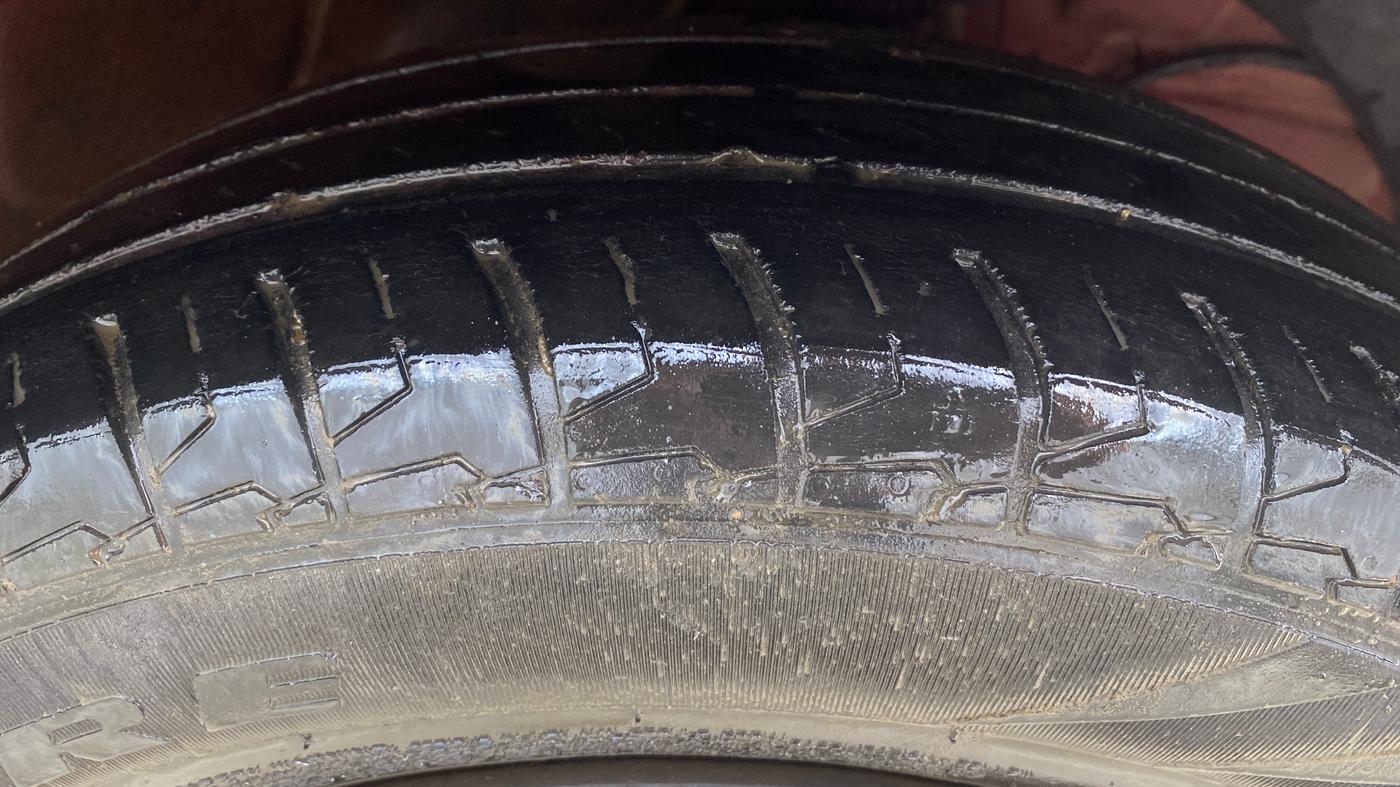 2018 Maruti Dzire VXI, Petrol, Manual, 49,499 km, Right Front Tyre Tread