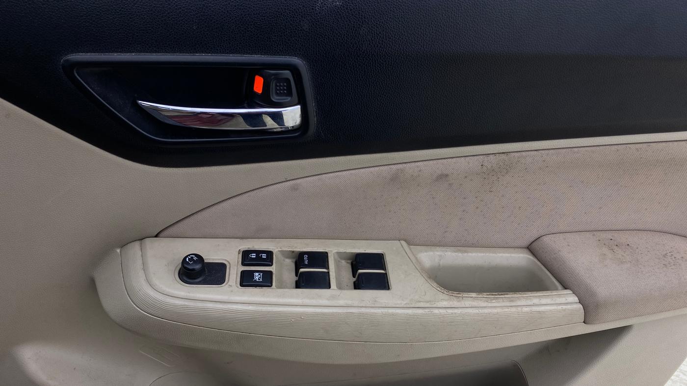 2018 Maruti Dzire VXI, Petrol, Manual, 49,499 km, Driver Side Door Panels Control