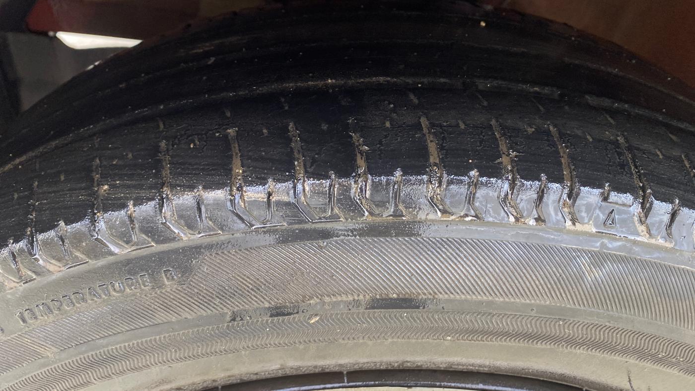 2018 Maruti Dzire VXI, Petrol, Manual, 49,499 km, Left Front Tyre Tread
