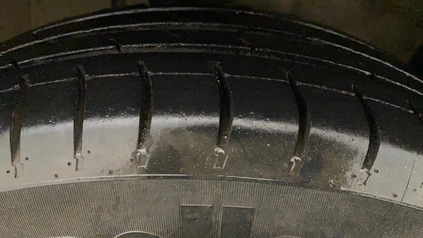 2010 Maruti Swift VXI, Petrol, Manual, 85,547 km, Right Front Tyre Tread
